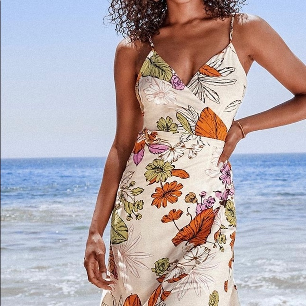 Cupshe NWT Sylvia Floral Wrap Dress